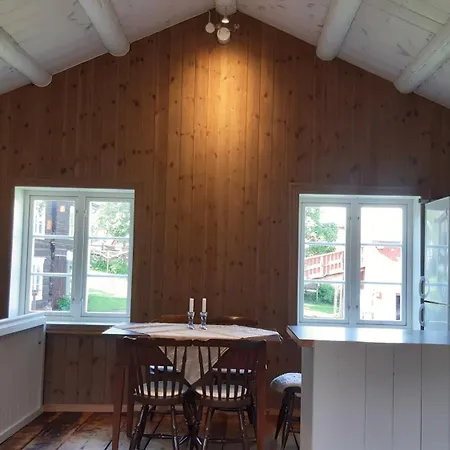 Trivelig Stabbur Pa Lanke Gard *