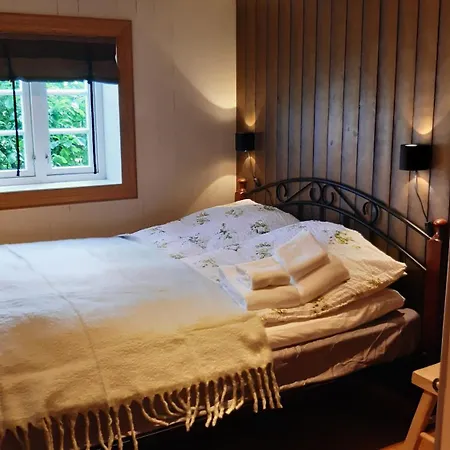Trivelig Stabbur Pa Lanke Gard * Hol (Trondelag)