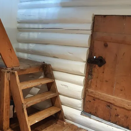 Trivelig Stabbur Pa Lanke Gard Hol (Trondelag)