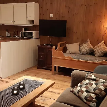 Trivelig Stabbur Pa Lanke Gard * Hol (Trondelag)