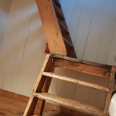 Trivelig Stabbur Pa Lanke Gard *