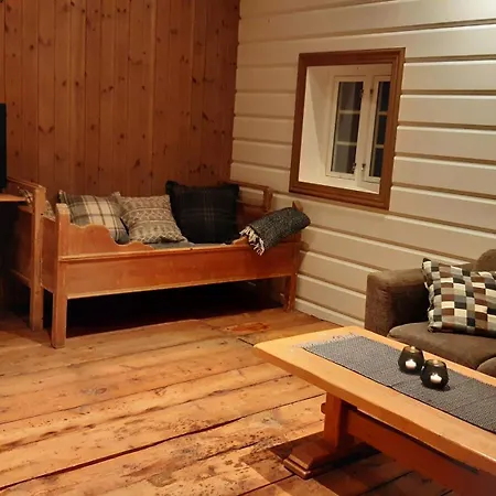 Trivelig Stabbur Pa Lanke Gard Hol (Trondelag)